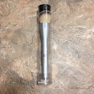 IIT COSMETICS BRUSH